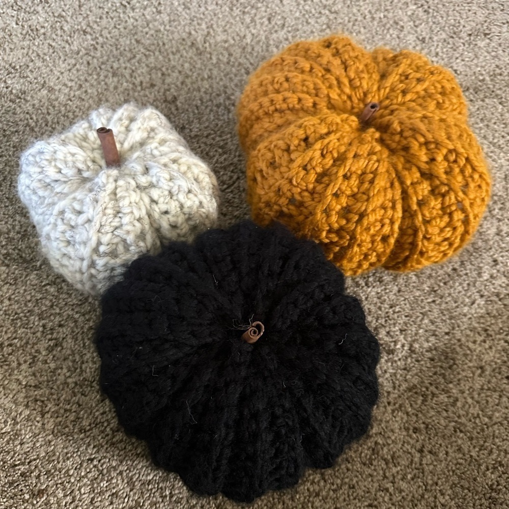 Handmade Knit Pumpkin Decor Set - Picture 1 of 8